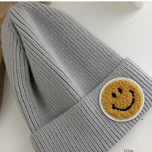 SMILEY BEANIE HAT.  NEW-LIGHT GREY